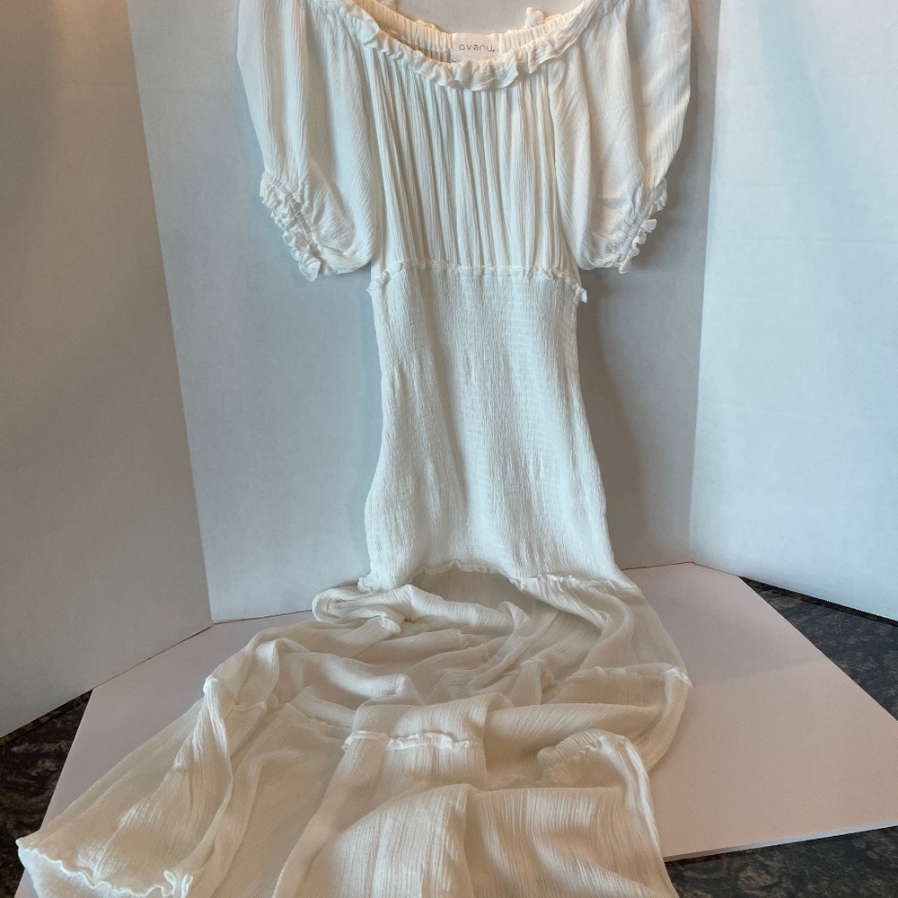Avenu Cream 100% Rayon long dress size medium